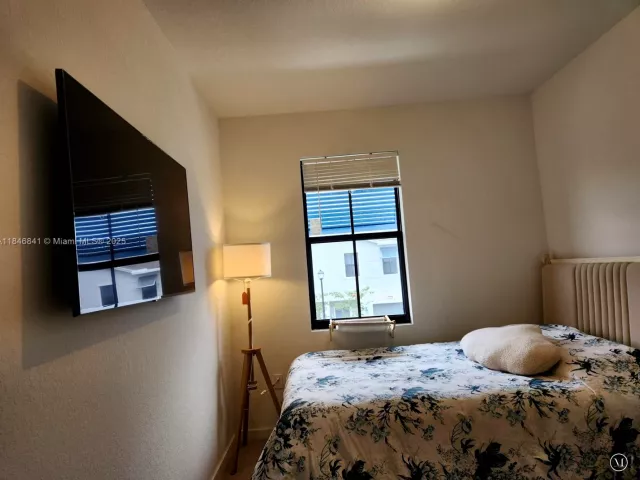 3-bedroom home for rent in Pompano Beach - 880 NW 3rd Way 880 - MondialRealty