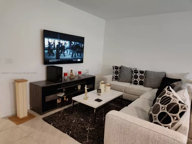 3-bedroom home for rent in Pompano Beach - 880 NW 3rd Way 880 - MondialRealty