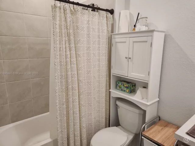 3-bedroom home for rent in Pompano Beach - 880 NW 3rd Way 880 - MondialRealty