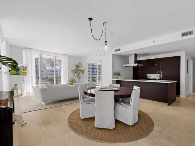 3-bedroom condo for sale in Miami Beach - 1445 16th St 602 - MondialRealty