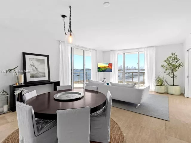 3-bedroom condo for sale in Miami Beach - 1445 16th St 602 - MondialRealty