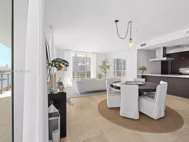 3-bedroom condo for sale in Miami Beach - 1445 16th St 602 - MondialRealty