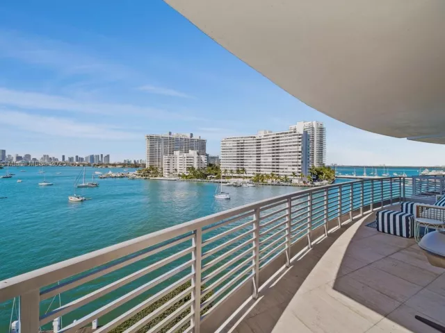 3-bedroom condo for sale in Miami Beach - 1445 16th St 602 - MondialRealty