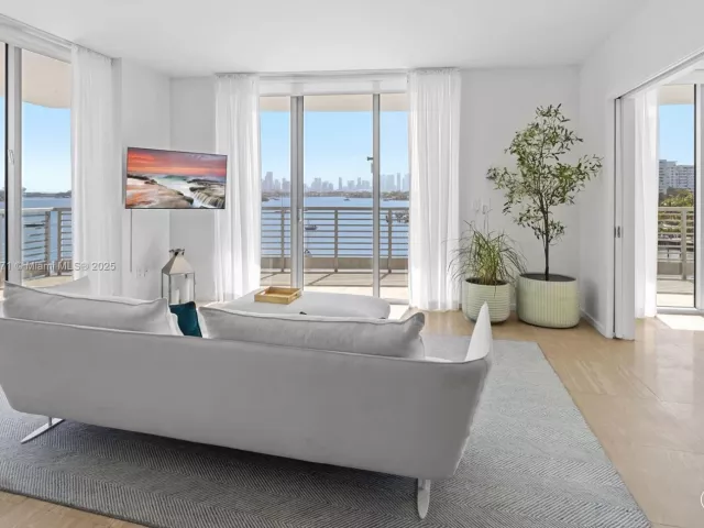 3-bedroom condo for sale in Miami Beach - 1445 16th St 602 - MondialRealty