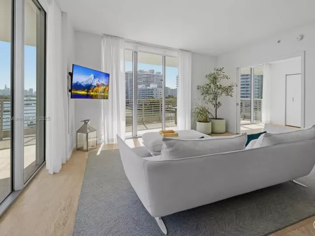 3-bedroom condo for sale in Miami Beach - 1445 16th St 602 - MondialRealty