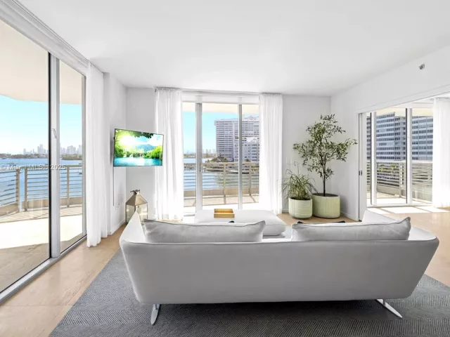 3-bedroom condo for sale in Miami Beach - 1445 16th St 602 - MondialRealty