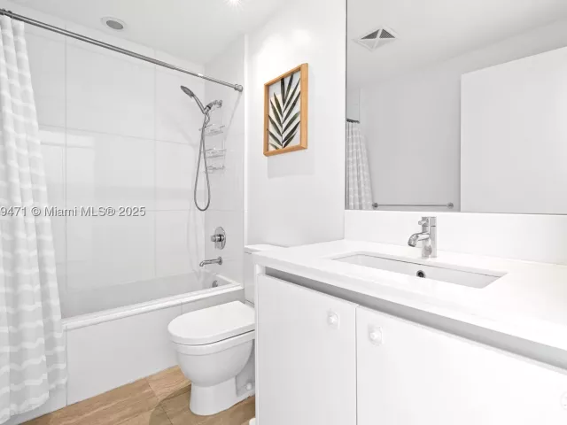 3-bedroom condo for sale in Miami Beach - 1445 16th St 602 - MondialRealty