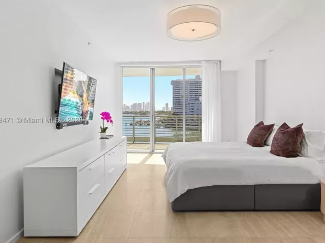 3-bedroom condo for sale in Miami Beach - 1445 16th St 602 - MondialRealty
