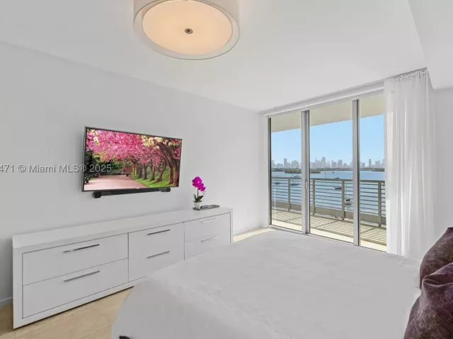 3-bedroom condo for sale in Miami Beach - 1445 16th St 602 - MondialRealty