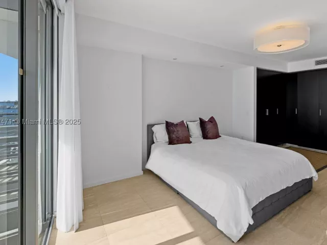 3-bedroom condo for sale in Miami Beach - 1445 16th St 602 - MondialRealty