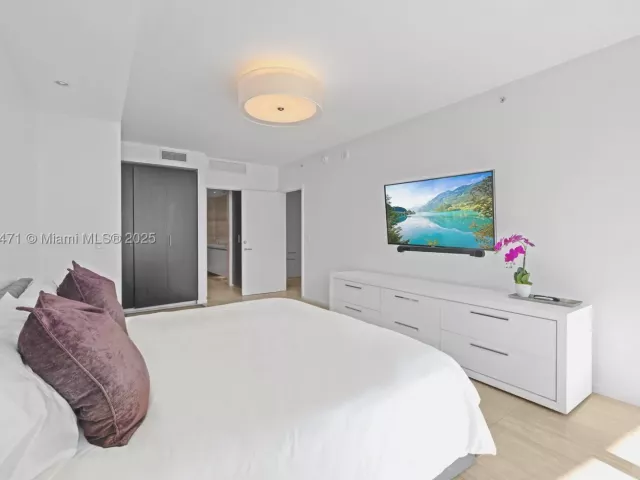 3-bedroom condo for sale in Miami Beach - 1445 16th St 602 - MondialRealty