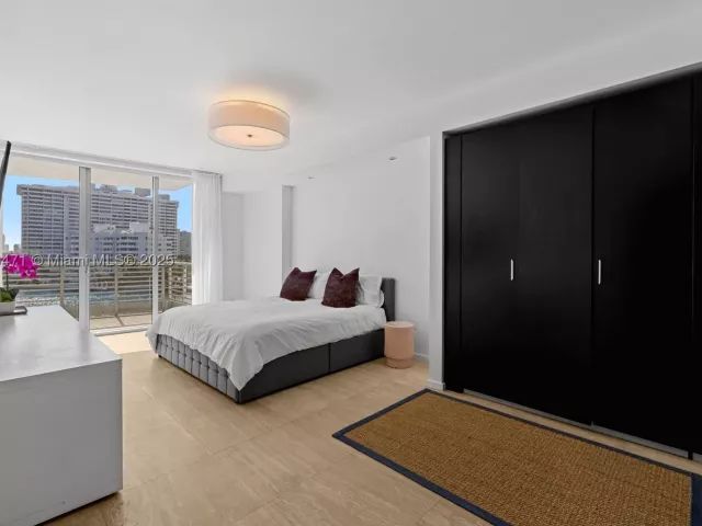 3-bedroom condo for sale in Miami Beach - 1445 16th St 602 - MondialRealty