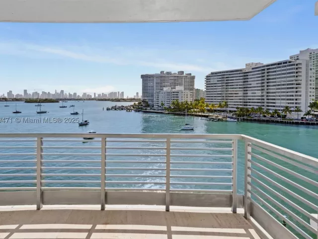 3-bedroom condo for sale in Miami Beach - 1445 16th St 602 - MondialRealty