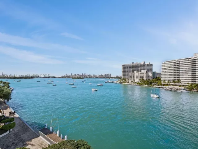 3-bedroom condo for sale in Miami Beach - 1445 16th St 602 - MondialRealty