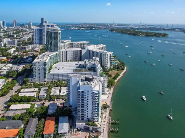 3-bedroom condo for sale in Miami Beach - 1445 16th St 602 - MondialRealty
