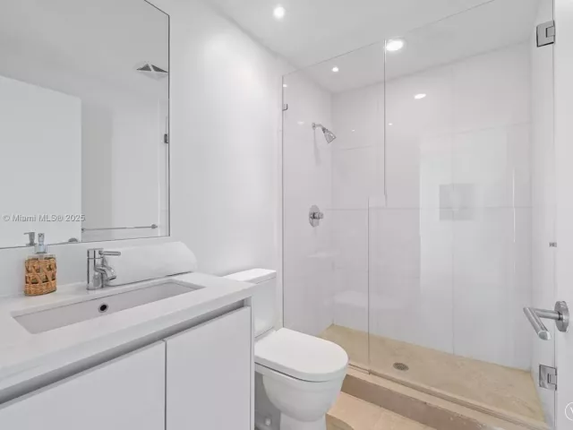 3-bedroom condo for sale in Miami Beach - 1445 16th St 602 - MondialRealty