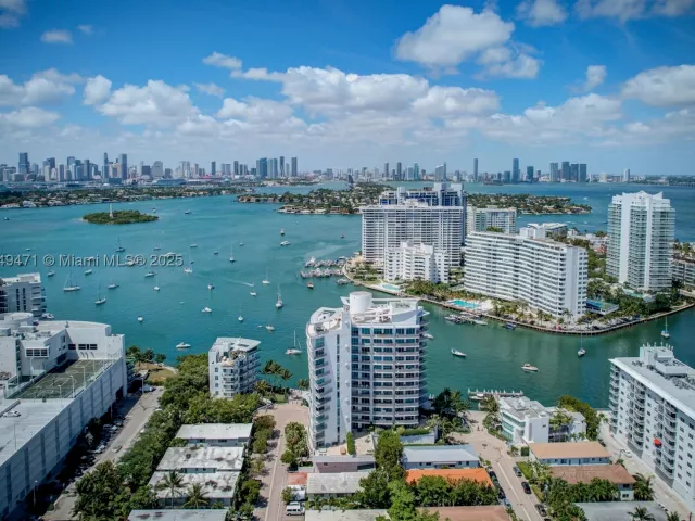 3-bedroom condo for sale in Miami Beach - 1445 16th St 602 - MondialRealty