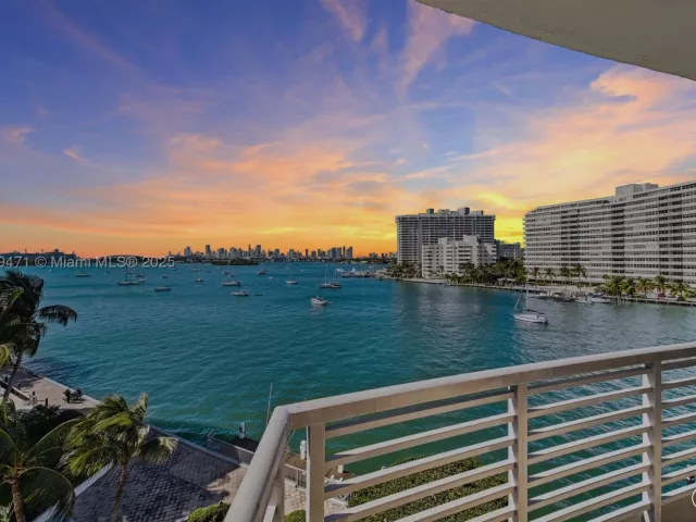 3-bedroom condo for sale in Miami Beach - 1445 16th St 602 - MondialRealty
