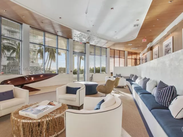 3-bedroom condo for sale in Miami Beach - 1445 16th St 602 - MondialRealty