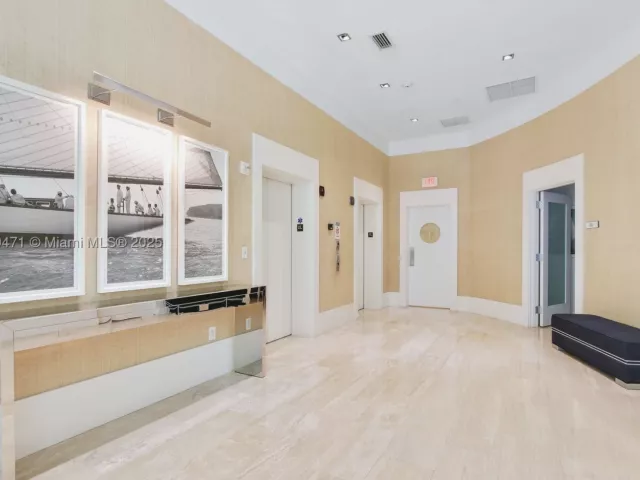 3-bedroom condo for sale in Miami Beach - 1445 16th St 602 - MondialRealty
