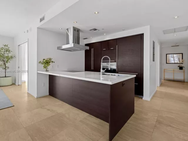 3-bedroom condo for sale in Miami Beach - 1445 16th St 602 - MondialRealty