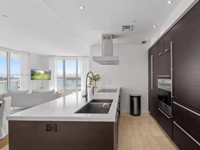 3-bedroom condo for sale in Miami Beach - 1445 16th St 602 - MondialRealty