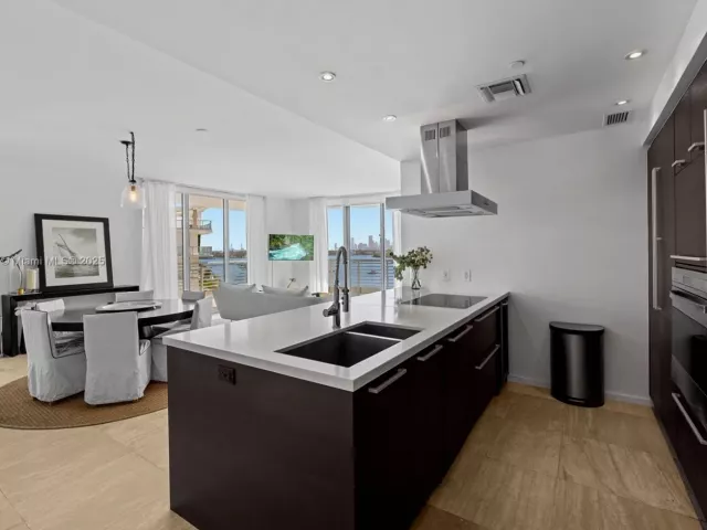 3-bedroom condo for sale in Miami Beach - 1445 16th St 602 - MondialRealty
