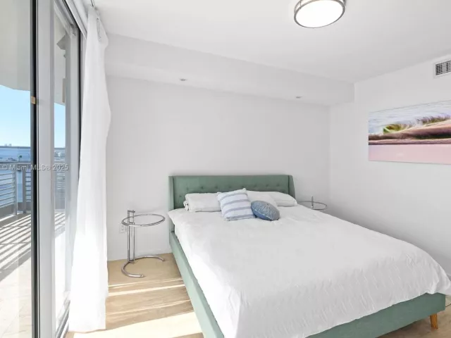 3-bedroom condo for sale in Miami Beach - 1445 16th St 602 - MondialRealty