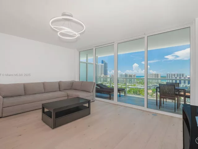 3-bedroom condo for sale in Sunny Isles Beach - 400 Sunny Isles Blvd 1819 ONE LEVEL - MondialRealty