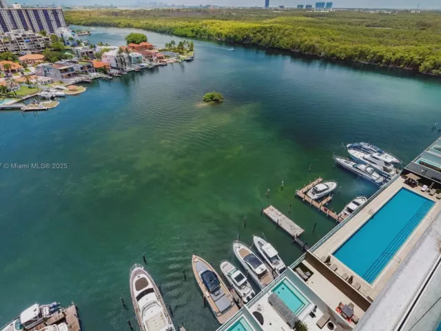 3-bedroom condo for sale in Sunny Isles Beach - 400 Sunny Isles Blvd 1819 ONE LEVEL - MondialRealty