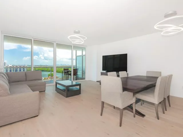 3-bedroom condo for sale in Sunny Isles Beach - 400 Sunny Isles Blvd 1819 ONE LEVEL - MondialRealty