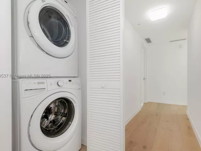 3-bedroom condo for sale in Sunny Isles Beach - 400 Sunny Isles Blvd 1819 ONE LEVEL - MondialRealty