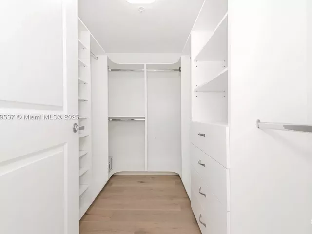3-bedroom condo for sale in Sunny Isles Beach - 400 Sunny Isles Blvd 1819 ONE LEVEL - MondialRealty