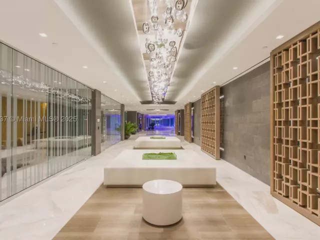 3-bedroom condo for sale in Sunny Isles Beach - 400 Sunny Isles Blvd 1819 ONE LEVEL - MondialRealty