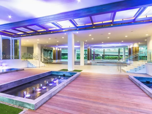 3-bedroom condo for sale in Sunny Isles Beach - 400 Sunny Isles Blvd 1819 ONE LEVEL - MondialRealty