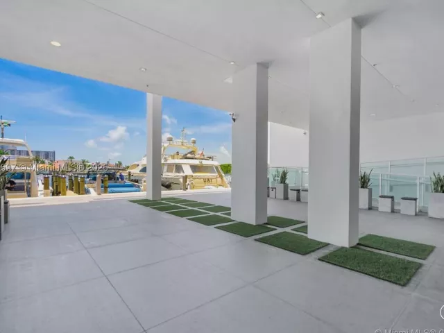 3-bedroom condo for sale in Sunny Isles Beach - 400 Sunny Isles Blvd 1819 ONE LEVEL - MondialRealty