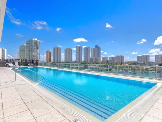 3-bedroom condo for sale in Sunny Isles Beach - 400 Sunny Isles Blvd 1819 ONE LEVEL - MondialRealty