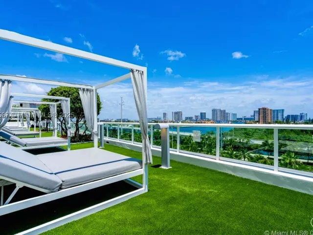 3-bedroom condo for sale in Sunny Isles Beach - 400 Sunny Isles Blvd 1819 ONE LEVEL - MondialRealty