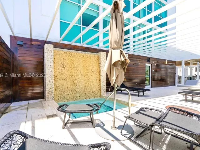 3-bedroom condo for sale in Sunny Isles Beach - 400 Sunny Isles Blvd 1819 ONE LEVEL - MondialRealty
