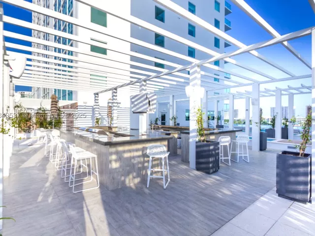 3-bedroom condo for sale in Sunny Isles Beach - 400 Sunny Isles Blvd 1819 ONE LEVEL - MondialRealty