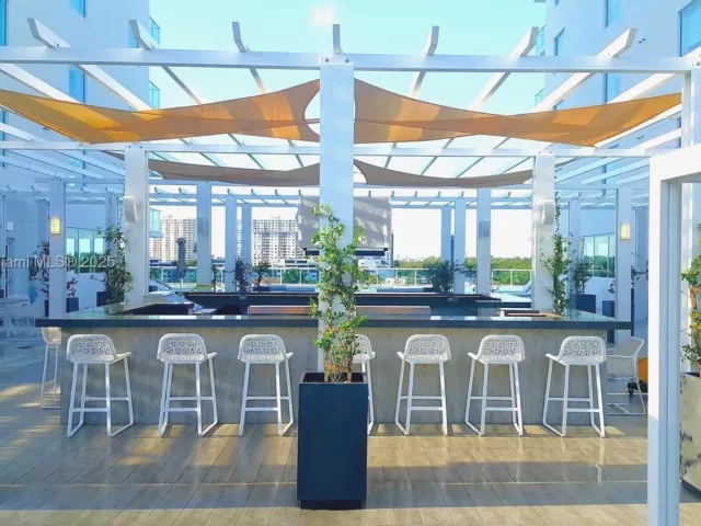 3-bedroom condo for sale in Sunny Isles Beach - 400 Sunny Isles Blvd 1819 ONE LEVEL - MondialRealty