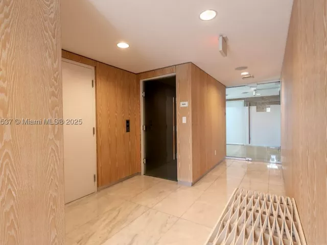 3-bedroom condo for sale in Sunny Isles Beach - 400 Sunny Isles Blvd 1819 ONE LEVEL - MondialRealty