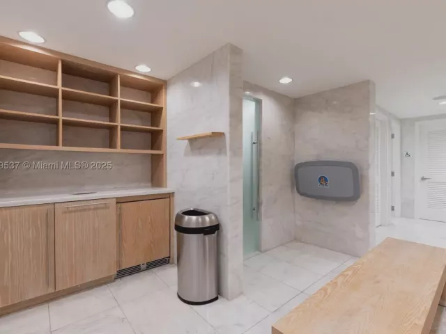 3-bedroom condo for sale in Sunny Isles Beach - 400 Sunny Isles Blvd 1819 ONE LEVEL - MondialRealty