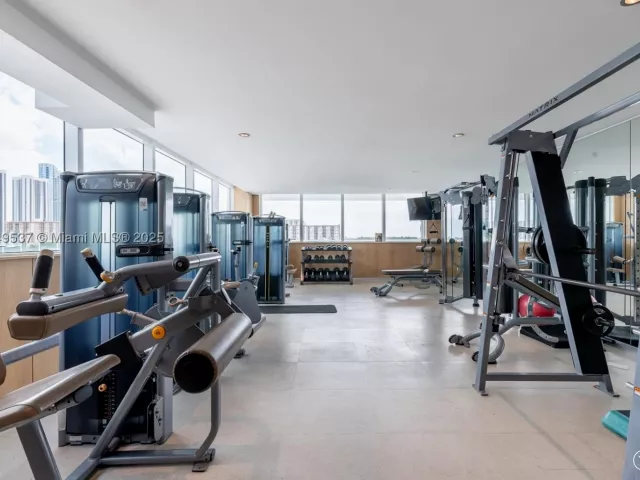 3-bedroom condo for sale in Sunny Isles Beach - 400 Sunny Isles Blvd 1819 ONE LEVEL - MondialRealty