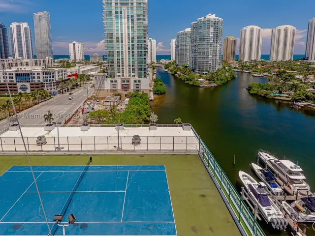 3-bedroom condo for sale in Sunny Isles Beach - 400 Sunny Isles Blvd 1819 ONE LEVEL - MondialRealty