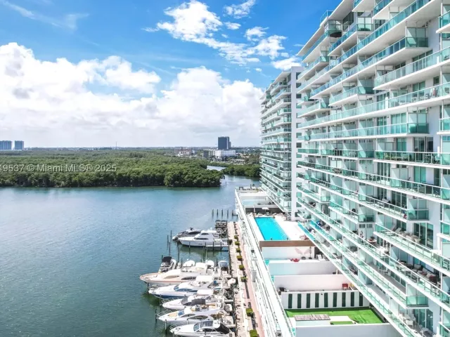 3-bedroom condo for sale in Sunny Isles Beach - 400 Sunny Isles Blvd 1819 ONE LEVEL - MondialRealty