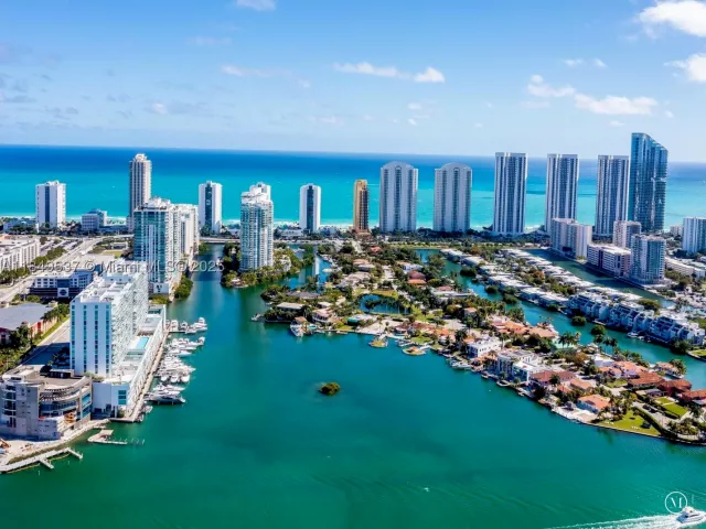 3-bedroom condo for sale in Sunny Isles Beach - 400 Sunny Isles Blvd 1819 ONE LEVEL - MondialRealty