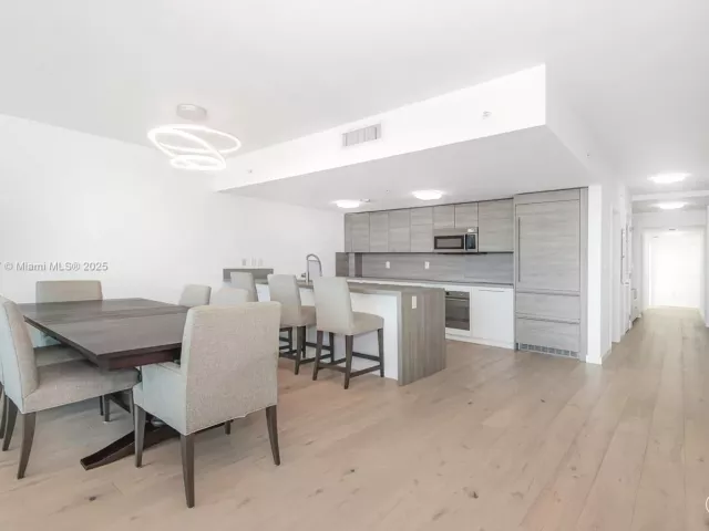 3-bedroom condo for sale in Sunny Isles Beach - 400 Sunny Isles Blvd 1819 ONE LEVEL - MondialRealty