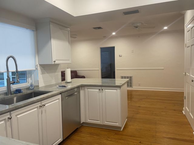 Home for rent at 1120 SW 14th Drive - photo 6369915