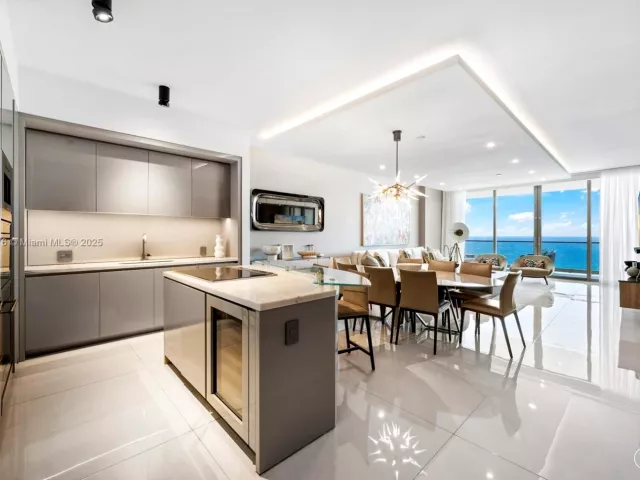3-bedroom condo for sale in Sunny Isles Beach - 18975 E Collins Ave 1403 - MondialRealty
